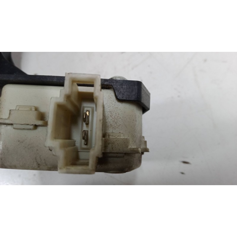 Recambio de maneta exterior porton para seat ibiza iii (6l1) 1.9 sdi referencia OEM IAM    Recambio de maneta exterior porton para seat ibiza iii (6l1) 1.9 sdi referencia OEM IAM