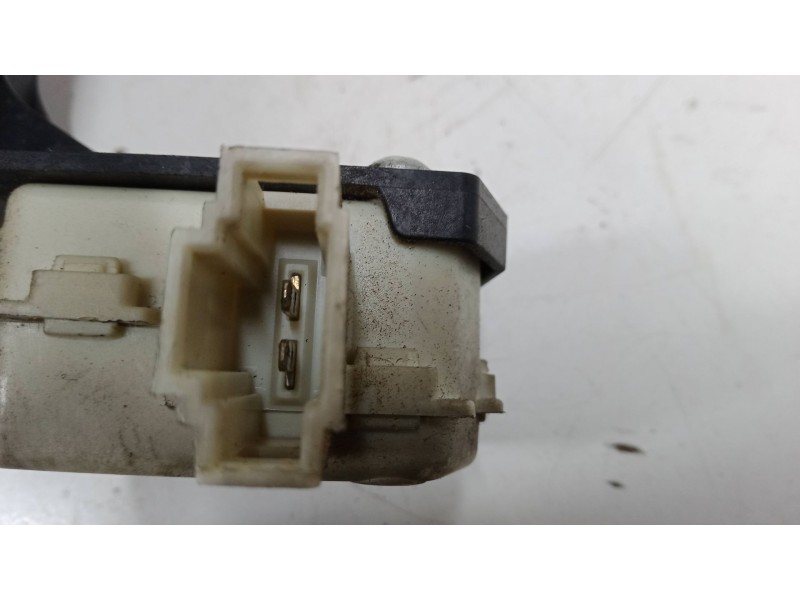 Recambio de maneta exterior porton para seat ibiza iii (6l1) 1.9 sdi referencia OEM IAM    Recambio de maneta exterior porton para seat ibiza iii (6l1) 1.9 sdi referencia OEM IAM