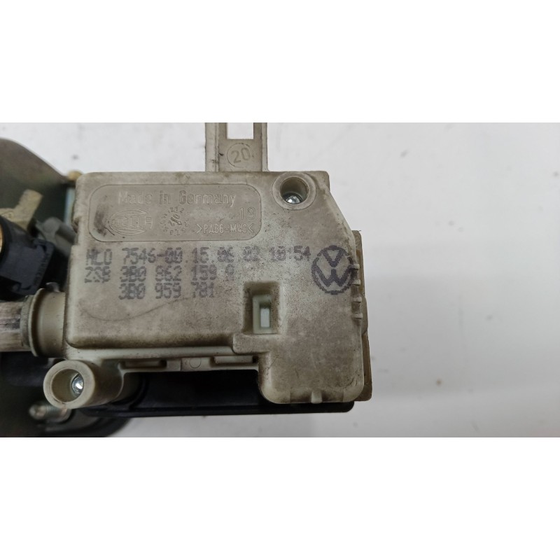 Recambio de maneta exterior porton para seat ibiza iii (6l1) 1.9 sdi referencia OEM IAM    Recambio de maneta exterior porton para seat ibiza iii (6l1) 1.9 sdi referencia OEM IAM