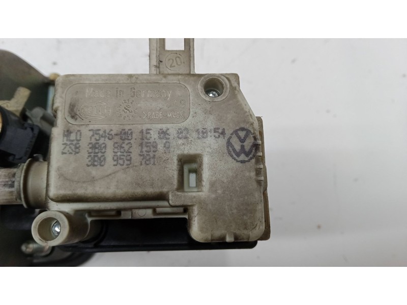 Recambio de maneta exterior porton para seat ibiza iii (6l1) 1.9 sdi referencia OEM IAM    Recambio de maneta exterior porton para seat ibiza iii (6l1) 1.9 sdi referencia OEM IAM