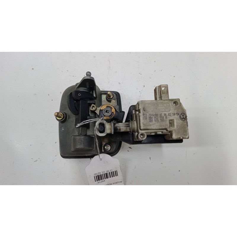 Recambio de maneta exterior porton para seat ibiza iii (6l1) 1.9 sdi referencia OEM IAM    Recambio de maneta exterior porton para seat ibiza iii (6l1) 1.9 sdi referencia OEM IAM