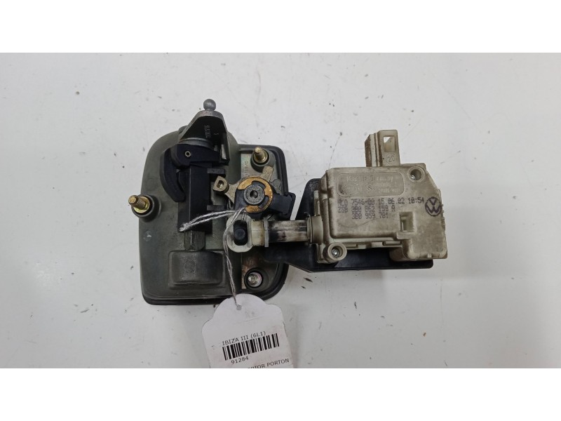 Recambio de maneta exterior porton para seat ibiza iii (6l1) 1.9 sdi referencia OEM IAM    Recambio de maneta exterior porton para seat ibiza iii (6l1) 1.9 sdi referencia OEM IAM