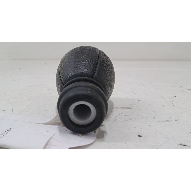 Recambio de pomo palanca cambio para citroën saxo (s0, s1) 1.5 d referencia OEM IAM    Recambio de pomo palanca cambio para citroën saxo (s0, s1) 1.5 d referencia OEM IAM