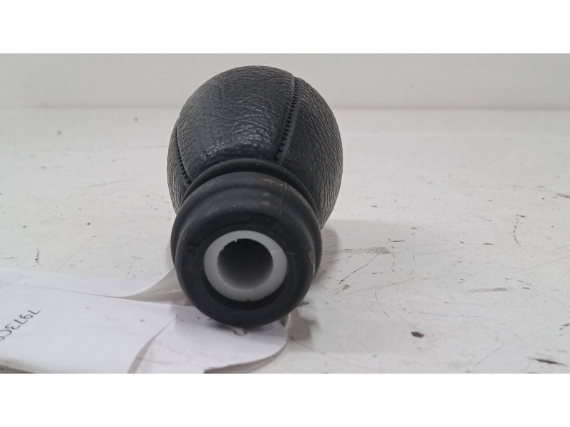 Recambio de pomo palanca cambio para citroën saxo (s0, s1) 1.5 d referencia OEM IAM    Recambio de pomo palanca cambio para citroën saxo (s0, s1) 1.5 d referencia OEM IAM