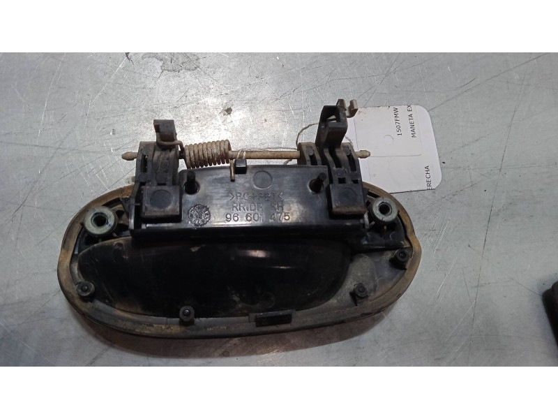 Recambio de maneta exterior puerta trasera derecha para chevrolet matiz (m200, m250) 0.8 referencia OEM IAM    Recambio de maneta exterior puerta trasera derecha para chevrolet matiz (m200, m250) 0.8 referencia OEM IAM