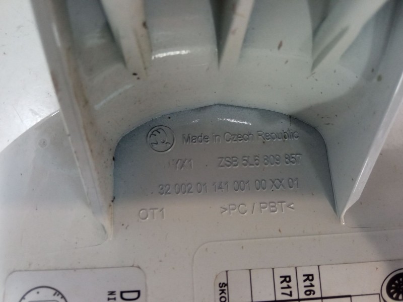 Recambio de tapa exterior combustible para skoda yeti (5l) 2.0 tdi referencia OEM IAM 5L6809857  