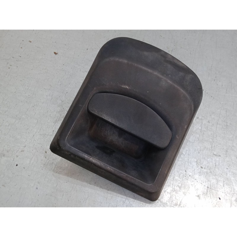 Recambio de maneta exterior puerta delantera izquierda para iveco camion transporte botellas o bombonas 50c13 referencia OEM IAM Recambio de maneta exterior puerta delantera izquierda para iveco camion transporte botellas o bombonas 50c13 referencia OEM IAM