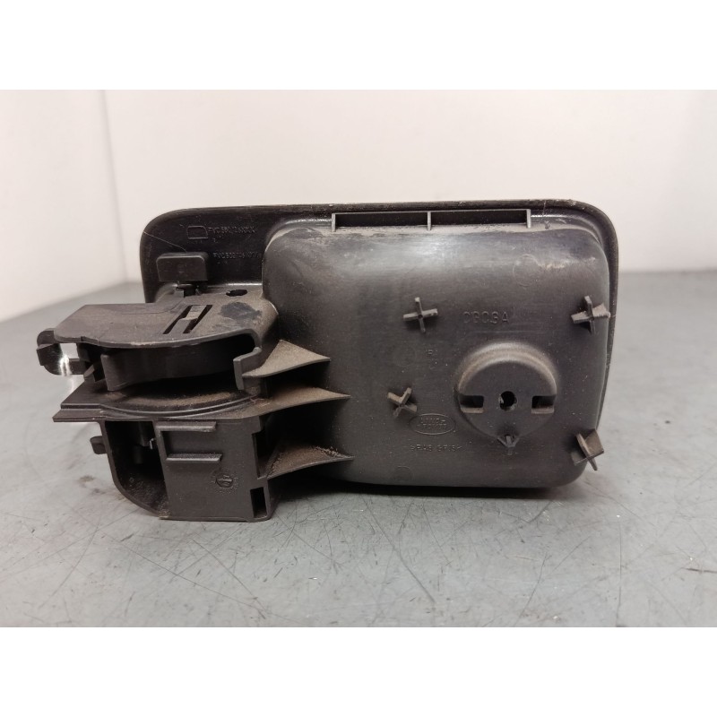 Recambio de maneta interior puerta delantera derecha para land rover discovery iii (l319) 2.7 td 4x4 referencia OEM IAM    Recambio de maneta interior puerta delantera derecha para land rover discovery iii (l319) 2.7 td 4x4 referencia OEM IAM