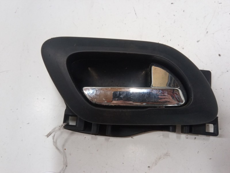Recambio de maneta interior puerta trasera derecha para peugeot 3008 i monospace (0u_) 1.6 hdi 115 / bluehdi 115 referencia OEM  Recambio de maneta interior puerta trasera derecha para peugeot 3008 i monospace (0u_) 1.6 hdi 115 / bluehdi 115 referencia OEM