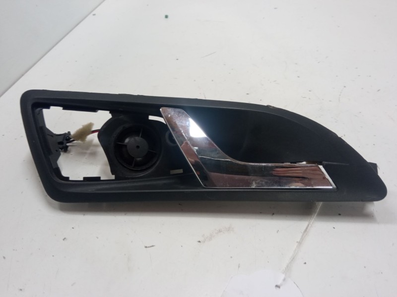 Recambio de maneta interior puerta trasera derecha para skoda yeti (5l) 2.0 tdi referencia OEM IAM    Recambio de maneta interior puerta trasera derecha para skoda yeti (5l) 2.0 tdi referencia OEM IAM