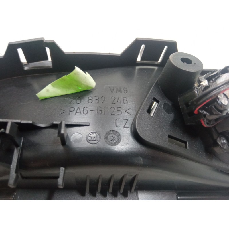 Recambio de maneta interior puerta trasera derecha para skoda yeti (5l) 2.0 tdi referencia OEM IAM    Recambio de maneta interior puerta trasera derecha para skoda yeti (5l) 2.0 tdi referencia OEM IAM
