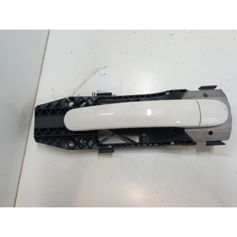 Recambio de maneta exterior puerta trasera derecha para skoda yeti (5l) 2.0 tdi referencia OEM IAM    Recambio de maneta exterior puerta trasera derecha para skoda yeti (5l) 2.0 tdi referencia OEM IAM