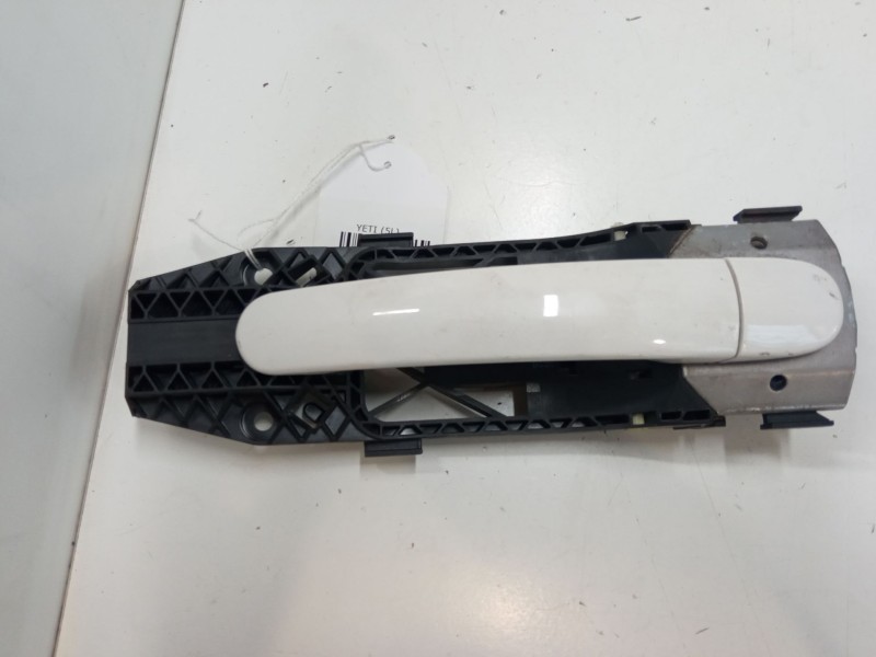 Recambio de maneta exterior puerta trasera derecha para skoda yeti (5l) 2.0 tdi referencia OEM IAM    Recambio de maneta exterior puerta trasera derecha para skoda yeti (5l) 2.0 tdi referencia OEM IAM