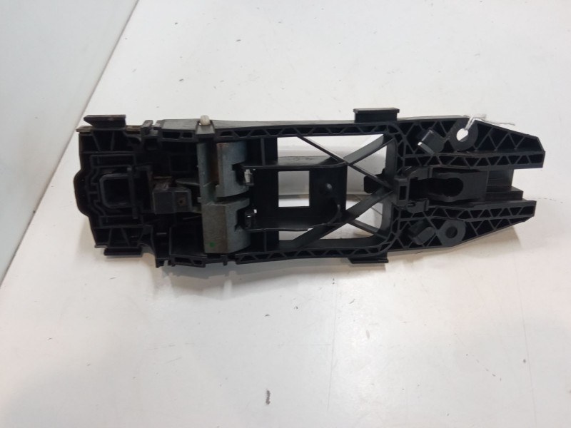 Recambio de maneta exterior puerta trasera derecha para skoda yeti (5l) 2.0 tdi referencia OEM IAM    Recambio de maneta exterior puerta trasera derecha para skoda yeti (5l) 2.0 tdi referencia OEM IAM
