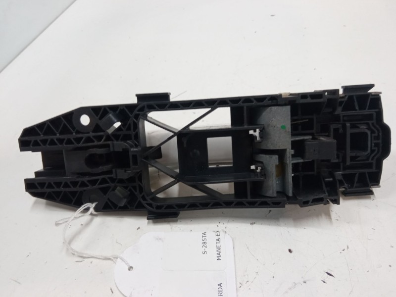 Recambio de maneta exterior puerta trasera izquierda para skoda yeti (5l) 2.0 tdi referencia OEM IAM    Recambio de maneta exterior puerta trasera izquierda para skoda yeti (5l) 2.0 tdi referencia OEM IAM