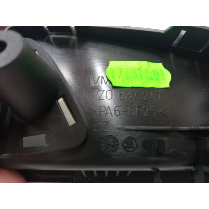 Recambio de maneta interior puerta delantera izquierda para skoda yeti (5l) 2.0 tdi referencia OEM IAM 1z0837247   Recambio de maneta interior puerta delantera izquierda para skoda yeti (5l) 2.0 tdi referencia OEM IAM 1z0837247