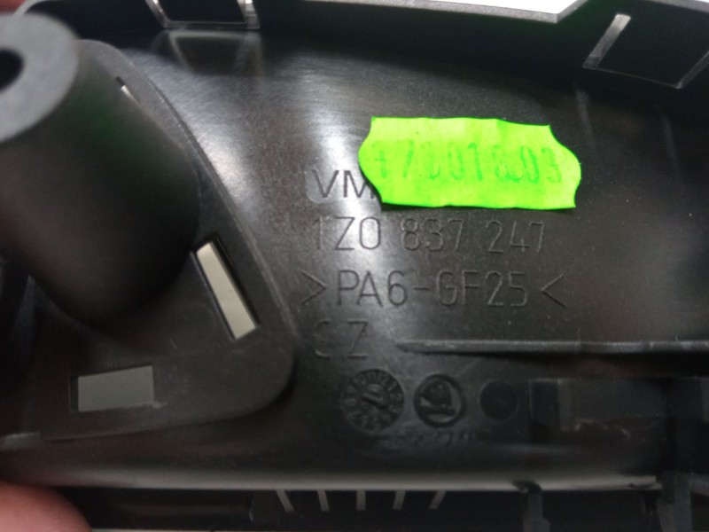 Recambio de maneta interior puerta delantera izquierda para skoda yeti (5l) 2.0 tdi referencia OEM IAM 1z0837247   Recambio de maneta interior puerta delantera izquierda para skoda yeti (5l) 2.0 tdi referencia OEM IAM 1z0837247