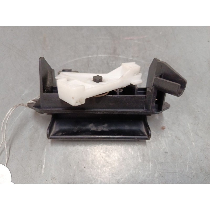 Recambio de maneta exterior porton para toyota corolla (_e12_) 1.4 d (nde120_) referencia OEM IAM    Recambio de maneta exterior porton para toyota corolla (_e12_) 1.4 d (nde120_) referencia OEM IAM