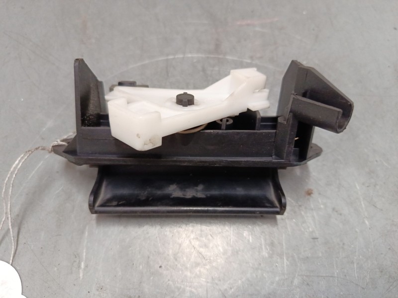 Recambio de maneta exterior porton para toyota corolla (_e12_) 1.4 d (nde120_) referencia OEM IAM    Recambio de maneta exterior porton para toyota corolla (_e12_) 1.4 d (nde120_) referencia OEM IAM