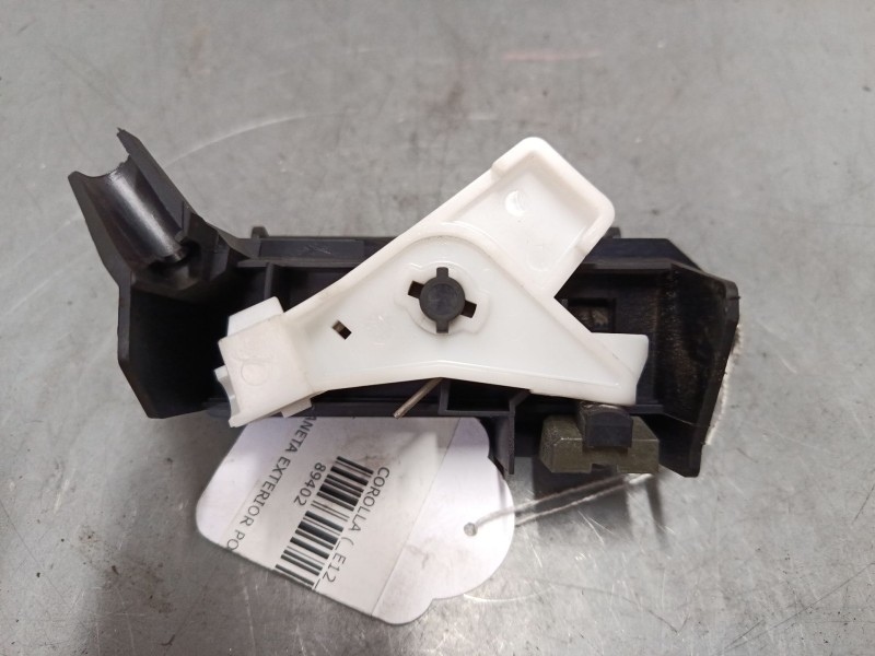 Recambio de maneta exterior porton para toyota corolla (_e12_) 1.4 d (nde120_) referencia OEM IAM    Recambio de maneta exterior porton para toyota corolla (_e12_) 1.4 d (nde120_) referencia OEM IAM