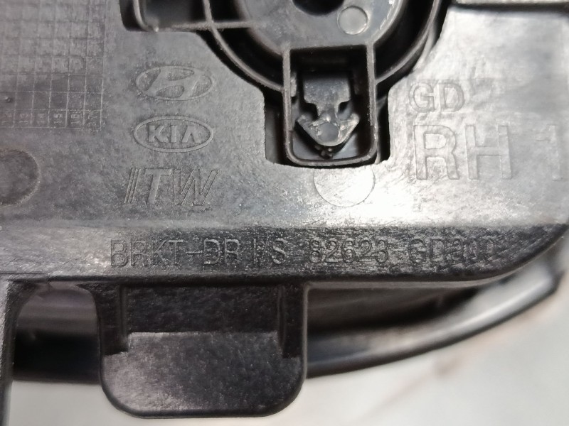 Recambio de maneta interior puerta trasera derecha para hyundai i30 (gd) 1.4 crdi referencia OEM IAM    Recambio de maneta interior puerta trasera derecha para hyundai i30 (gd) 1.4 crdi referencia OEM IAM