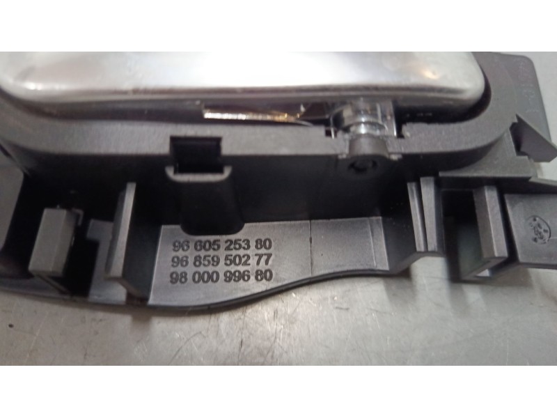 Recambio de maneta interior puerta delantera derecha para citroën c-elysee (dd_) 1.2 vti 82 referencia OEM IAM    Recambio de maneta interior puerta delantera derecha para citroën c-elysee (dd_) 1.2 vti 82 referencia OEM IAM