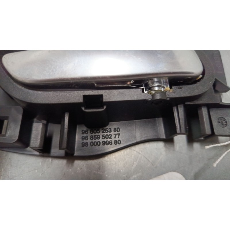 Recambio de maneta interior puerta trasera derecha para citroën c-elysee (dd_) 1.2 vti 82 referencia OEM IAM    Recambio de maneta interior puerta trasera derecha para citroën c-elysee (dd_) 1.2 vti 82 referencia OEM IAM