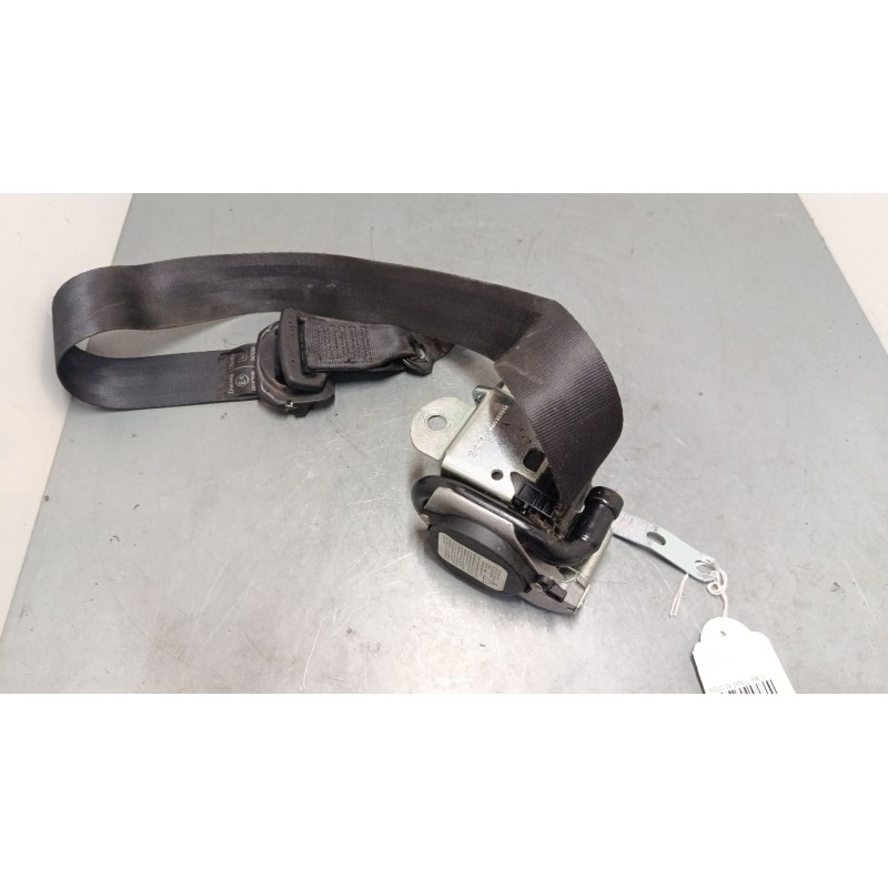 Recambio de cinturon seguridad delantero izquierdo para volkswagen polo iv (9n_, 9a_) 1.2 referencia OEM IAM    Recambio de cinturon seguridad delantero izquierdo para volkswagen polo iv (9n_, 9a_) 1.2 referencia OEM IAM