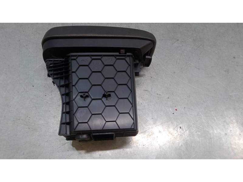 Recambio de apoyabrazos central para kia rio iii (ub) 1.1 crdi referencia OEM IAM    Recambio de apoyabrazos central para kia rio iii (ub) 1.1 crdi referencia OEM IAM