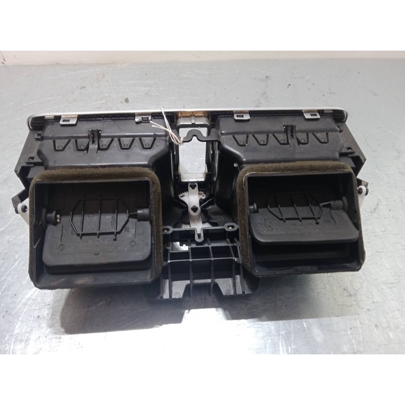 Recambio de aireador central para land rover range rover iii (l322) 4.4 4x4 referencia OEM IAM    Recambio de aireador central para land rover range rover iii (l322) 4.4 4x4 referencia OEM IAM