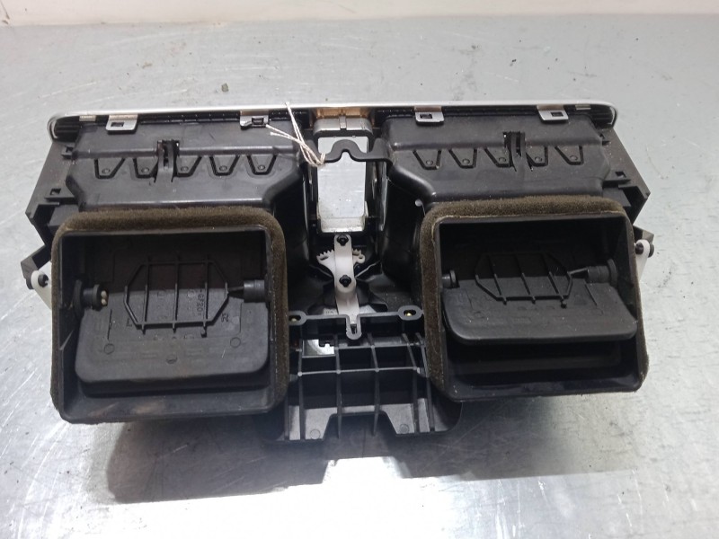 Recambio de aireador central para land rover range rover iii (l322) 4.4 4x4 referencia OEM IAM    Recambio de aireador central para land rover range rover iii (l322) 4.4 4x4 referencia OEM IAM