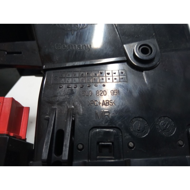 Recambio de aireador central para skoda yeti (5l) 2.0 tdi referencia OEM IAM 5l0820951   Recambio de aireador central para skoda yeti (5l) 2.0 tdi referencia OEM IAM 5l0820951