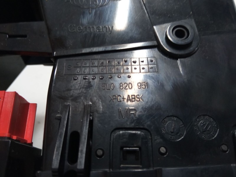 Recambio de aireador central para skoda yeti (5l) 2.0 tdi referencia OEM IAM 5l0820951   Recambio de aireador central para skoda yeti (5l) 2.0 tdi referencia OEM IAM 5l0820951