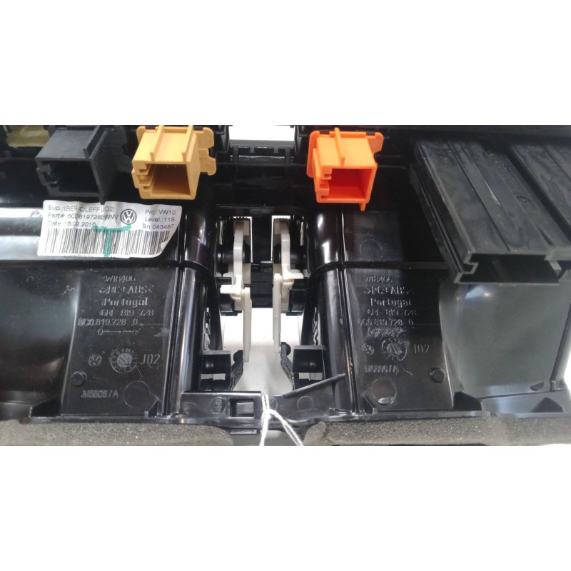 Recambio de aireador central para volkswagen polo v (6r1, 6c1) 1.0 referencia OEM IAM 6rf819728   Recambio de aireador central para volkswagen polo v (6r1, 6c1) 1.0 referencia OEM IAM 6rf819728