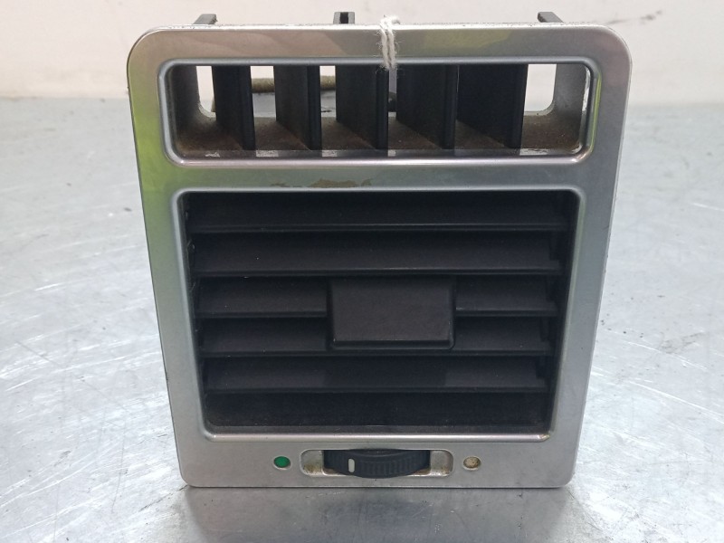 Recambio de aireador derecho para land rover range rover iii (l322) 4.4 4x4 referencia OEM IAM    Recambio de aireador derecho para land rover range rover iii (l322) 4.4 4x4 referencia OEM IAM