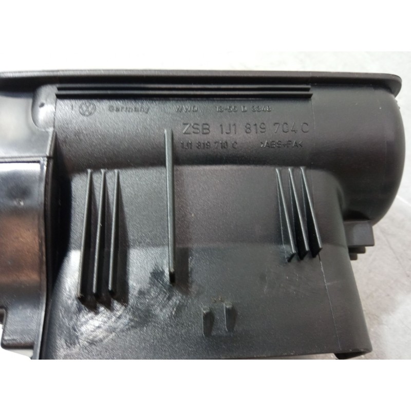 Recambio de aireador derecho para volkswagen golf iv (1j1) 1.6 16v referencia OEM IAM    Recambio de aireador derecho para volkswagen golf iv (1j1) 1.6 16v referencia OEM IAM