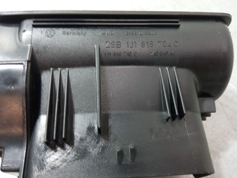 Recambio de aireador derecho para volkswagen golf iv (1j1) 1.6 16v referencia OEM IAM    Recambio de aireador derecho para volkswagen golf iv (1j1) 1.6 16v referencia OEM IAM