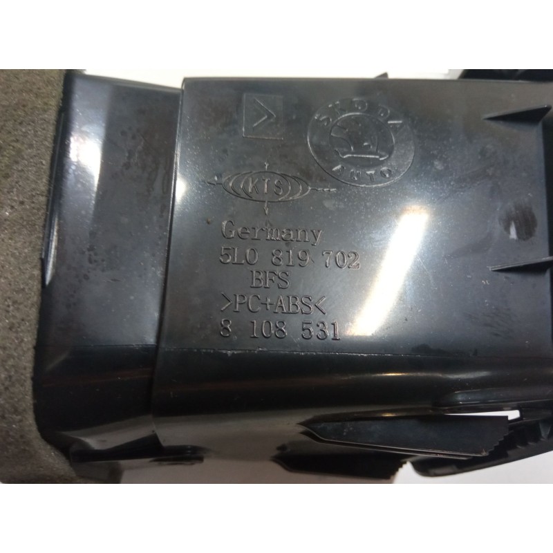 Recambio de aireador derecho para skoda yeti (5l) 2.0 tdi referencia OEM IAM    Recambio de aireador derecho para skoda yeti (5l) 2.0 tdi referencia OEM IAM