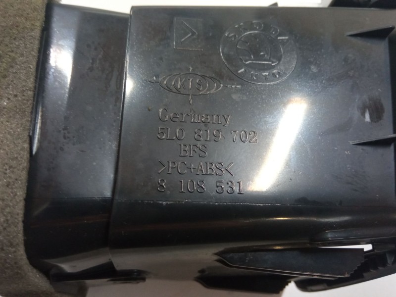 Recambio de aireador derecho para skoda yeti (5l) 2.0 tdi referencia OEM IAM    Recambio de aireador derecho para skoda yeti (5l) 2.0 tdi referencia OEM IAM