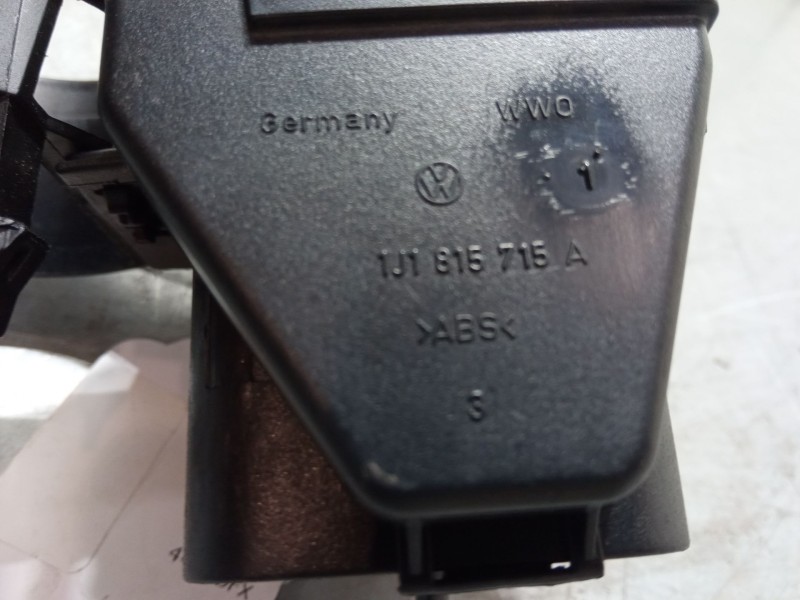 Recambio de aireador izquierdo para volkswagen golf iv (1j1) 1.6 16v referencia OEM IAM    Recambio de aireador izquierdo para volkswagen golf iv (1j1) 1.6 16v referencia OEM IAM