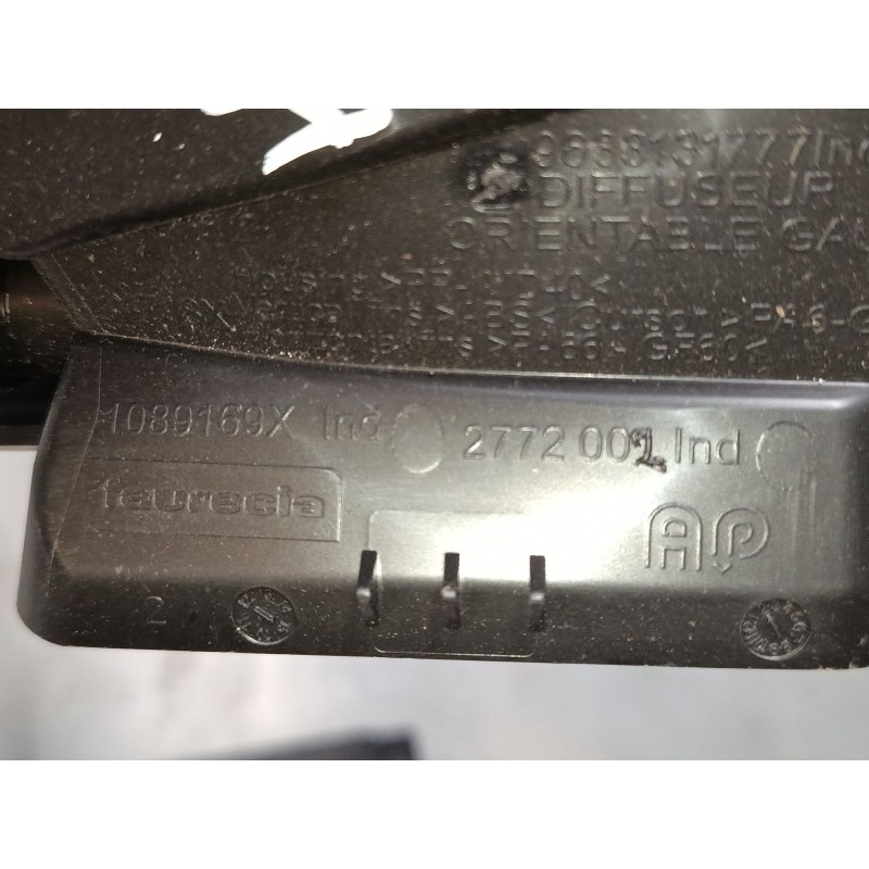 Recambio de aireador izquierdo para peugeot 208 i (ca_, cc_) 1.2 vti 82 referencia OEM IAM    Recambio de aireador izquierdo para peugeot 208 i (ca_, cc_) 1.2 vti 82 referencia OEM IAM