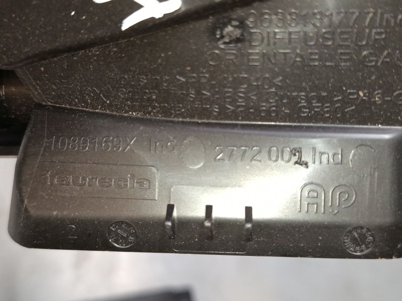 Recambio de aireador izquierdo para peugeot 208 i (ca_, cc_) 1.2 vti 82 referencia OEM IAM    Recambio de aireador izquierdo para peugeot 208 i (ca_, cc_) 1.2 vti 82 referencia OEM IAM