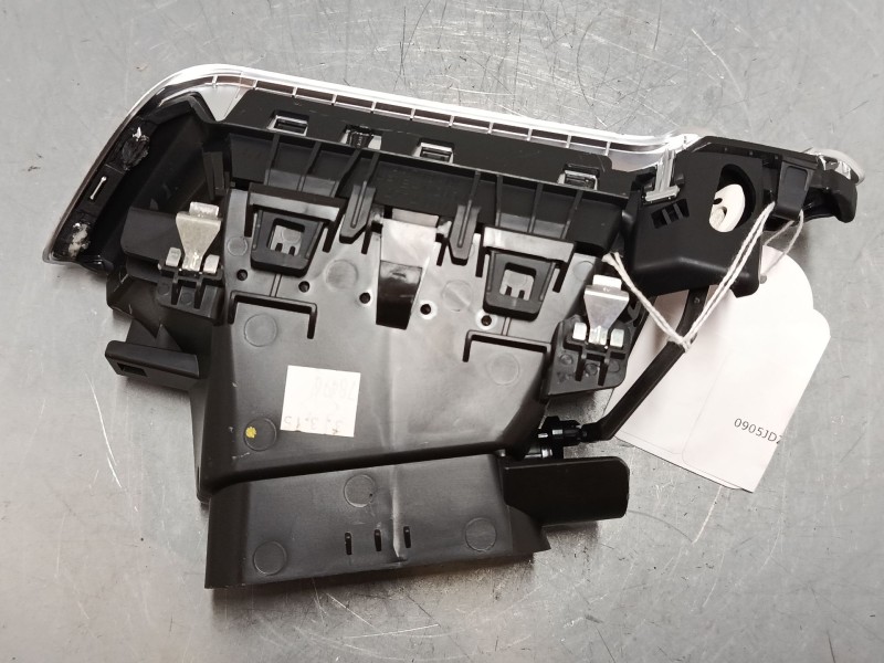 Recambio de aireador izquierdo para peugeot 208 i (ca_, cc_) 1.2 vti 82 referencia OEM IAM    Recambio de aireador izquierdo para peugeot 208 i (ca_, cc_) 1.2 vti 82 referencia OEM IAM