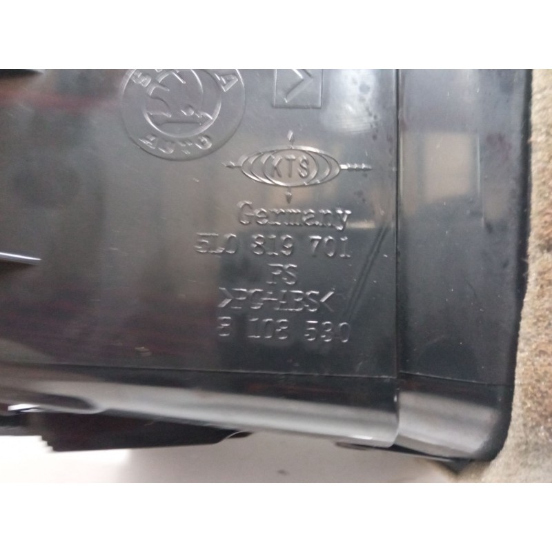 Recambio de aireador izquierdo para skoda yeti (5l) 2.0 tdi referencia OEM IAM 5l0819701   Recambio de aireador izquierdo para skoda yeti (5l) 2.0 tdi referencia OEM IAM 5l0819701