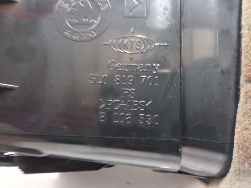 Recambio de aireador izquierdo para skoda yeti (5l) 2.0 tdi referencia OEM IAM 5l0819701   Recambio de aireador izquierdo para skoda yeti (5l) 2.0 tdi referencia OEM IAM 5l0819701