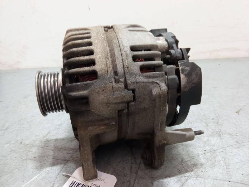 Recambio de alternador para volkswagen touran (1t1, 1t2) 1.6 fsi referencia OEM IAM 03c903023d  