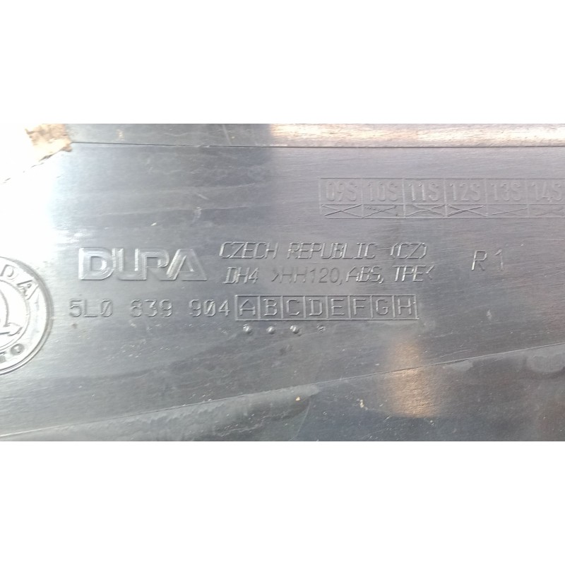 Recambio de embellecedor exterior derecho pilar c para skoda yeti (5l) 2.0 tdi referencia OEM IAM 5L0839904   Recambio de embellecedor exterior derecho pilar c para skoda yeti (5l) 2.0 tdi referencia OEM IAM 5L0839904