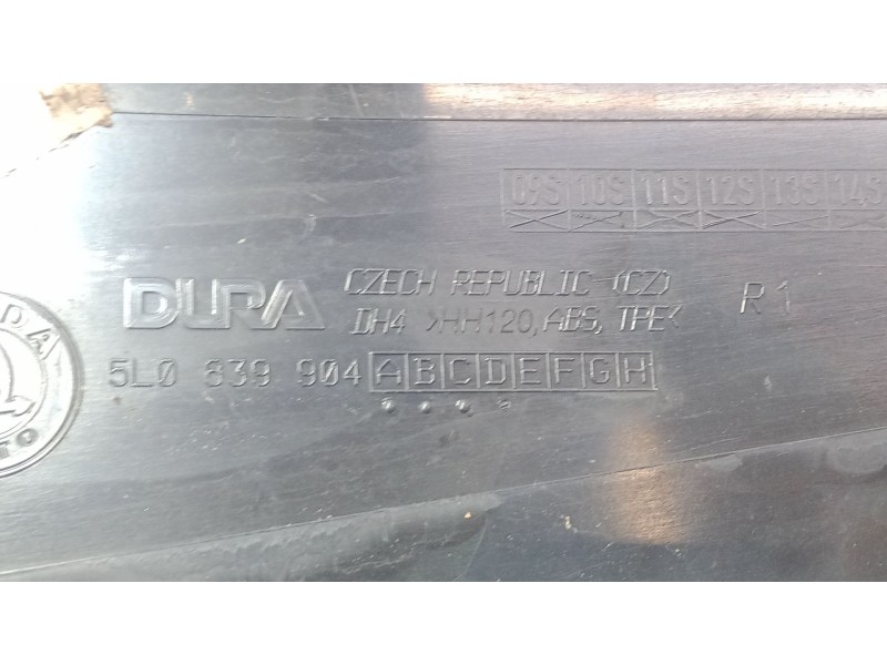 Recambio de embellecedor exterior derecho pilar c para skoda yeti (5l) 2.0 tdi referencia OEM IAM 5L0839904   Recambio de embellecedor exterior derecho pilar c para skoda yeti (5l) 2.0 tdi referencia OEM IAM 5L0839904