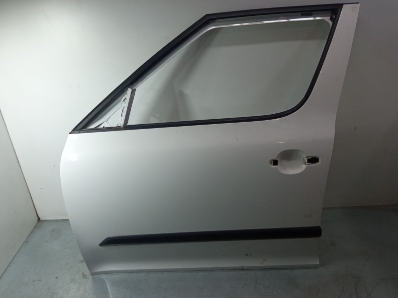 Recambio de puerta delantera izquierda para skoda yeti (5l) 2.0 tdi referencia OEM IAM    Recambio de puerta delantera izquierda para skoda yeti (5l) 2.0 tdi referencia OEM IAM
