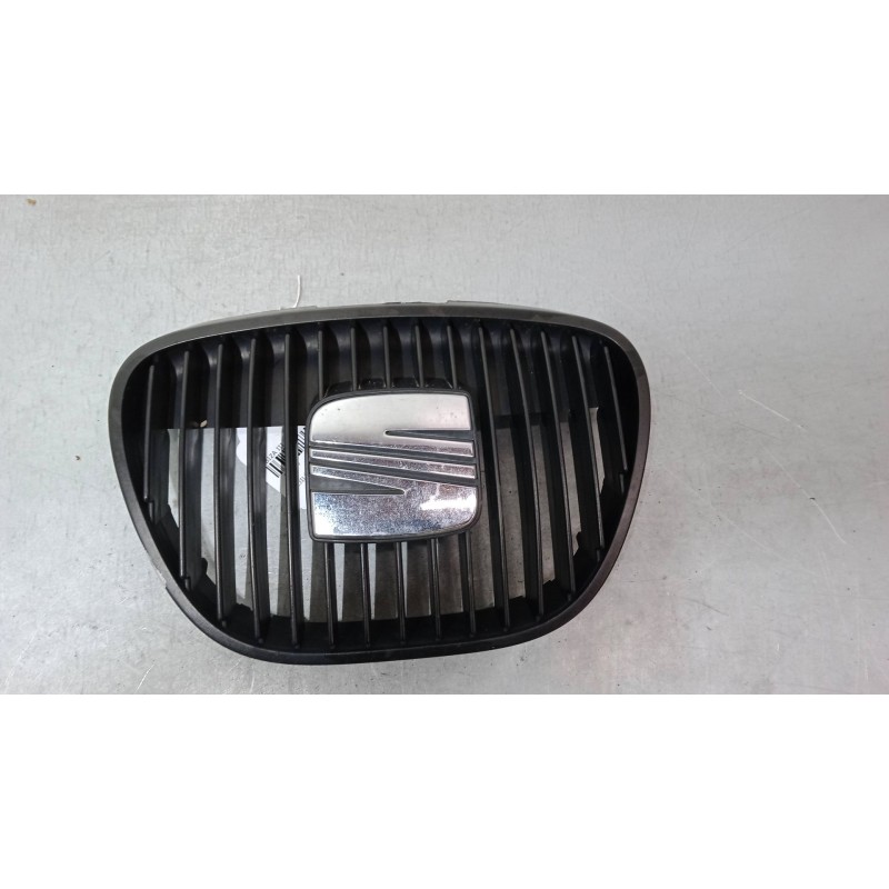 Recambio de rejillas capo para seat ibiza iii (6l1) 1.4 16v referencia OEM IAM    Recambio de rejillas capo para seat ibiza iii (6l1) 1.4 16v referencia OEM IAM